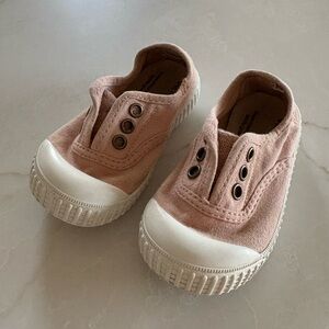 Victoria Toddler Slip Ons Size 21